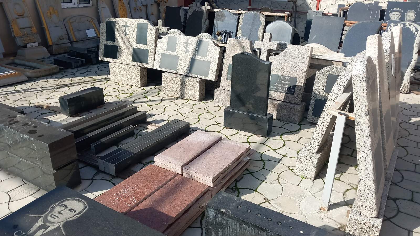 Памятники из гранитной крошки в Тирасполе: индивидуальные решения