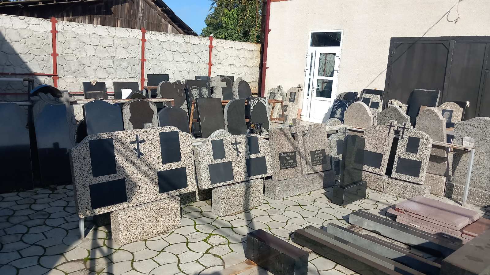 Гранитная крошка для ритуальных памятников в Тирасполе
