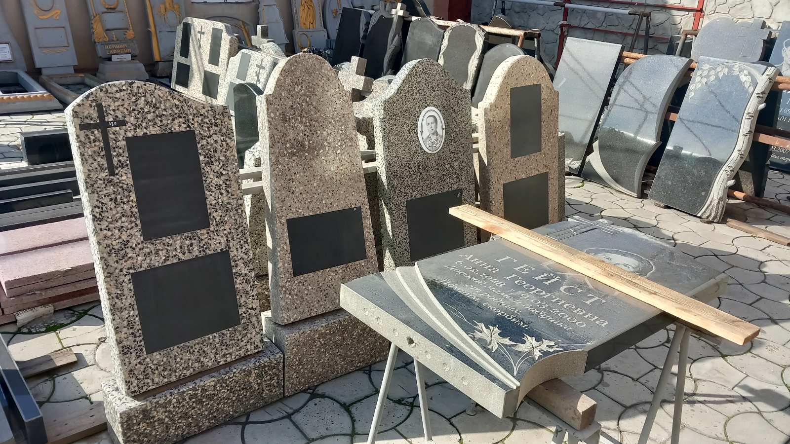 Изготовление памятников из гранитной крошки: цены в Тирасполе