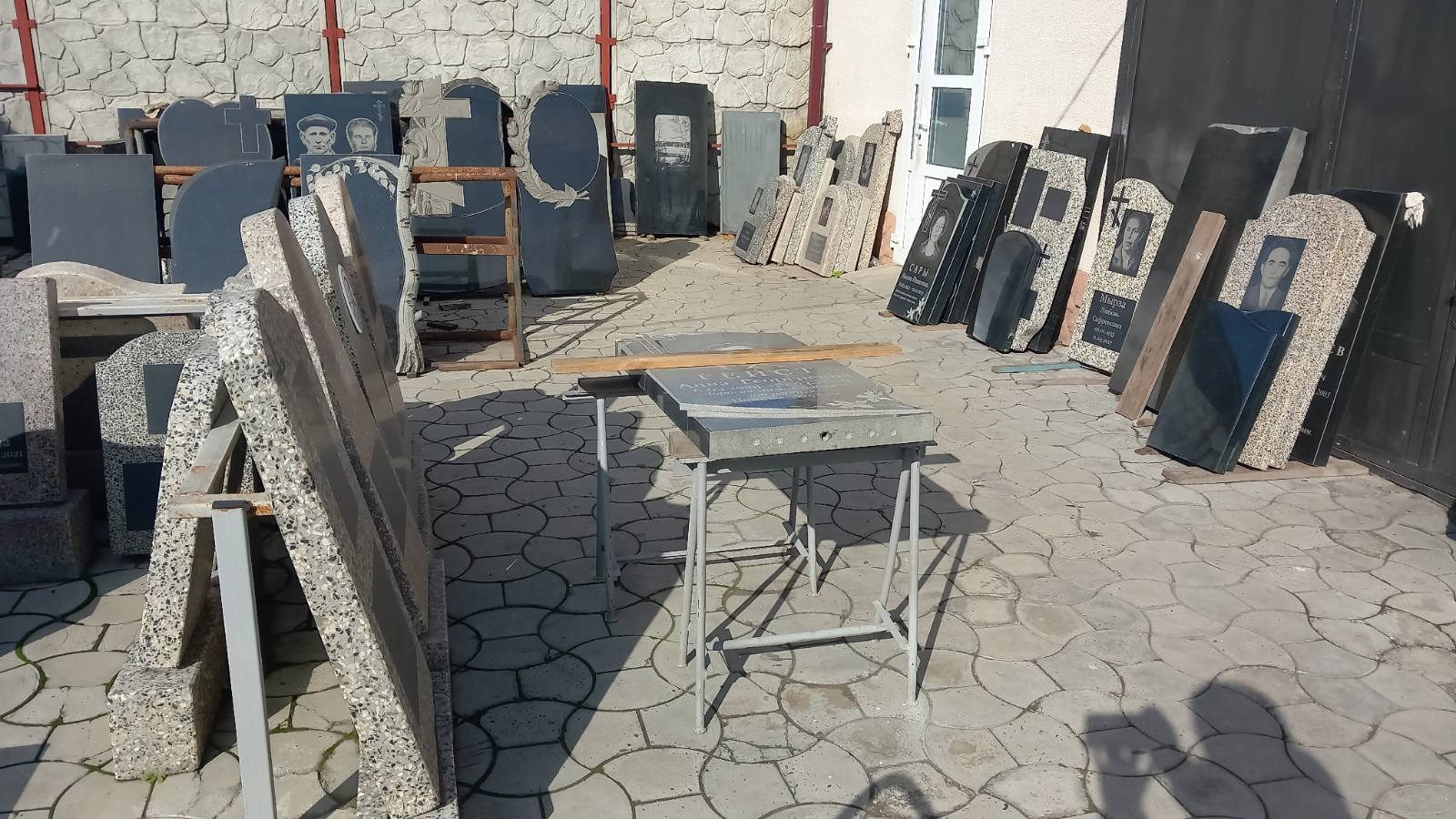 Актуальная цена на памятник из грантиной крошки Тирасполь
