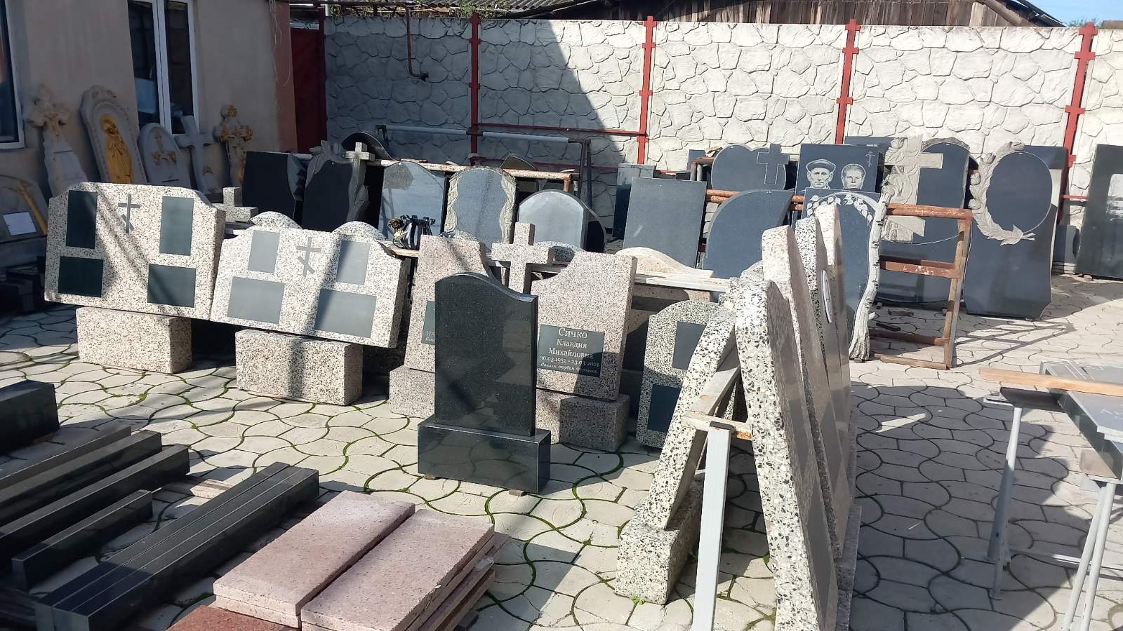 Изготовление памятников из гранитной крошки: цены в Тирасполе