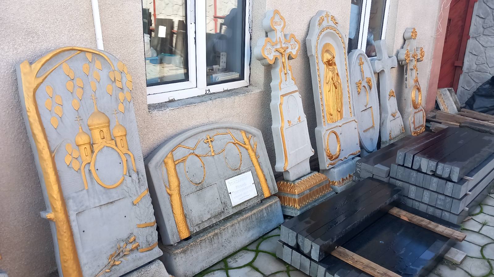 Бетонное надгробие ПМР, изготовление и установка в Приднестровье