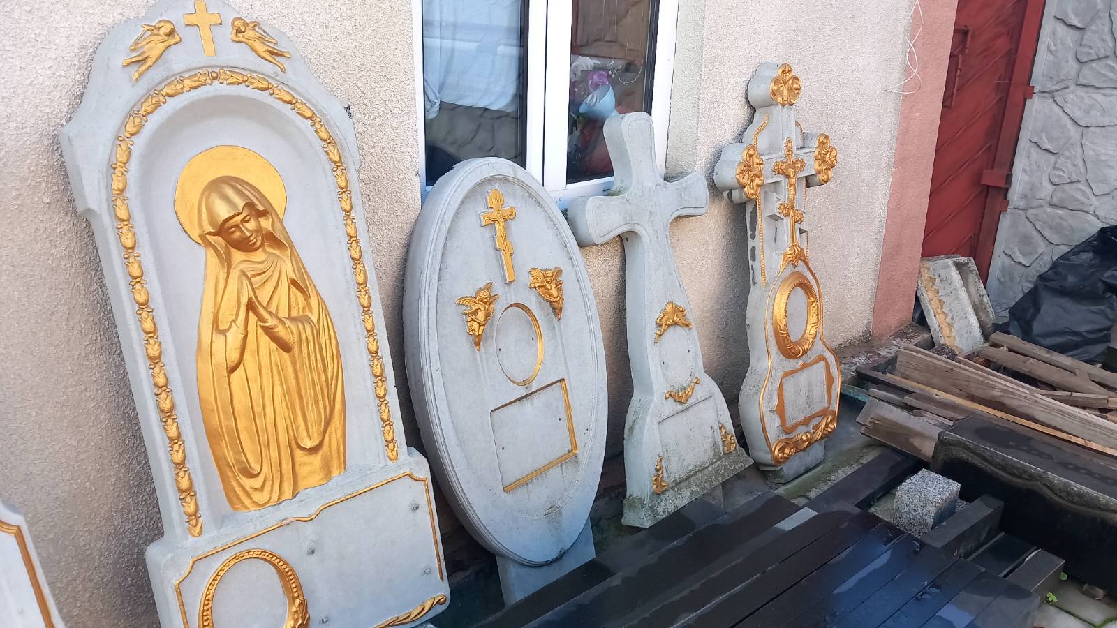 Бетонное надгробие ПМР, изготовление и установка в Приднестровье