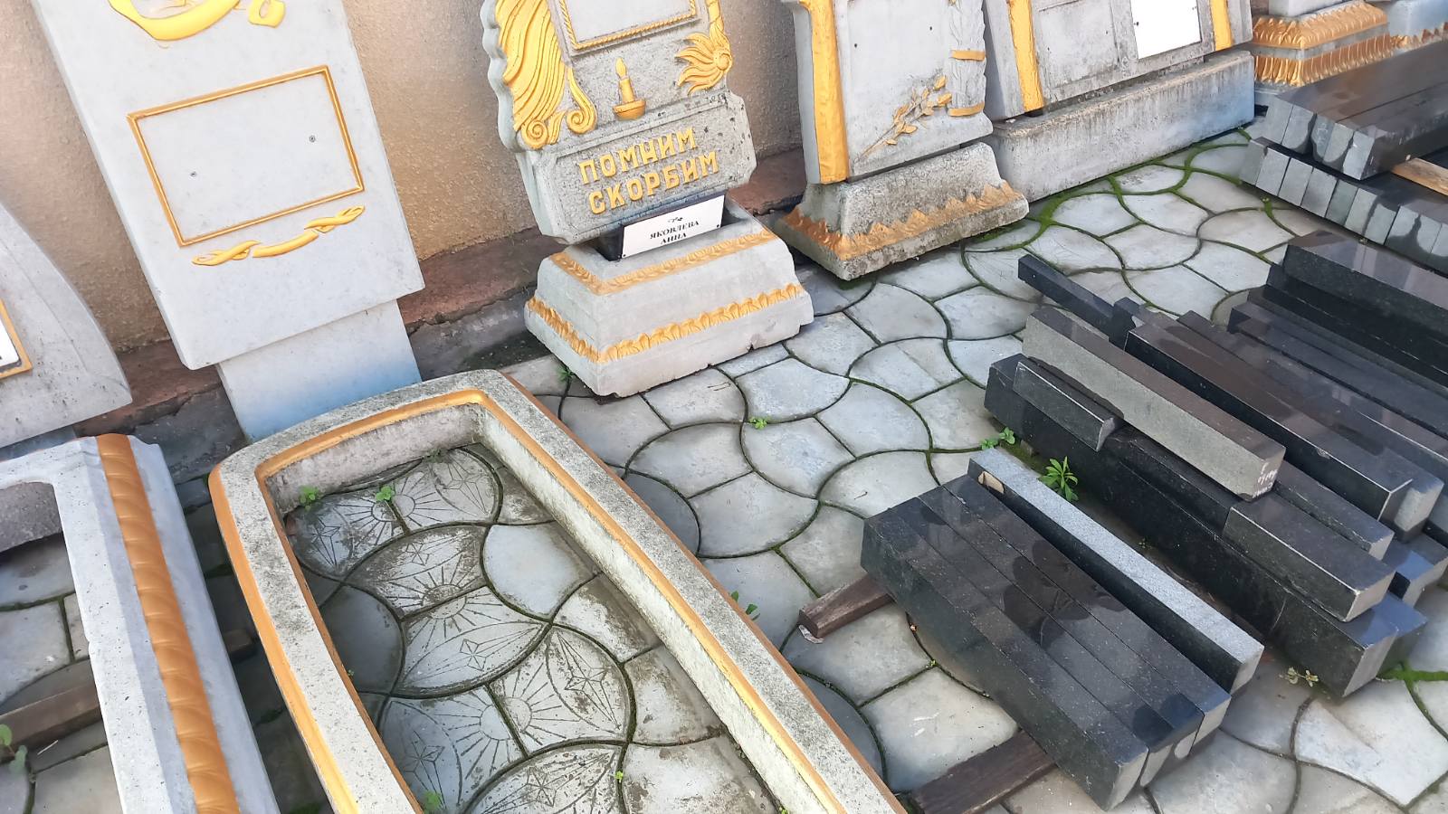 Бетонное надгробие ПМР, изготовление и установка в Приднестровье