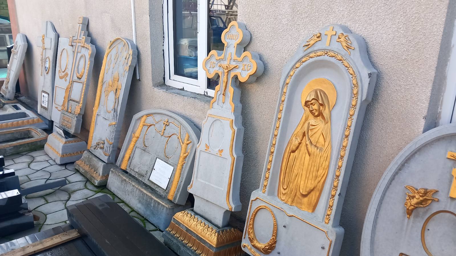 Изготовление и производство фигурных бетонных памятников в Приднестровье
