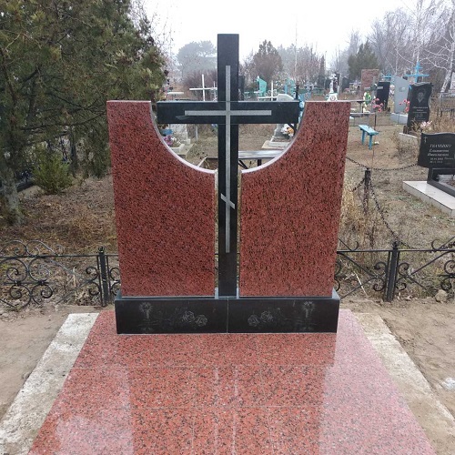 Гранитный памятник на заказ за неделю с установкой на могилу в Тирасполе