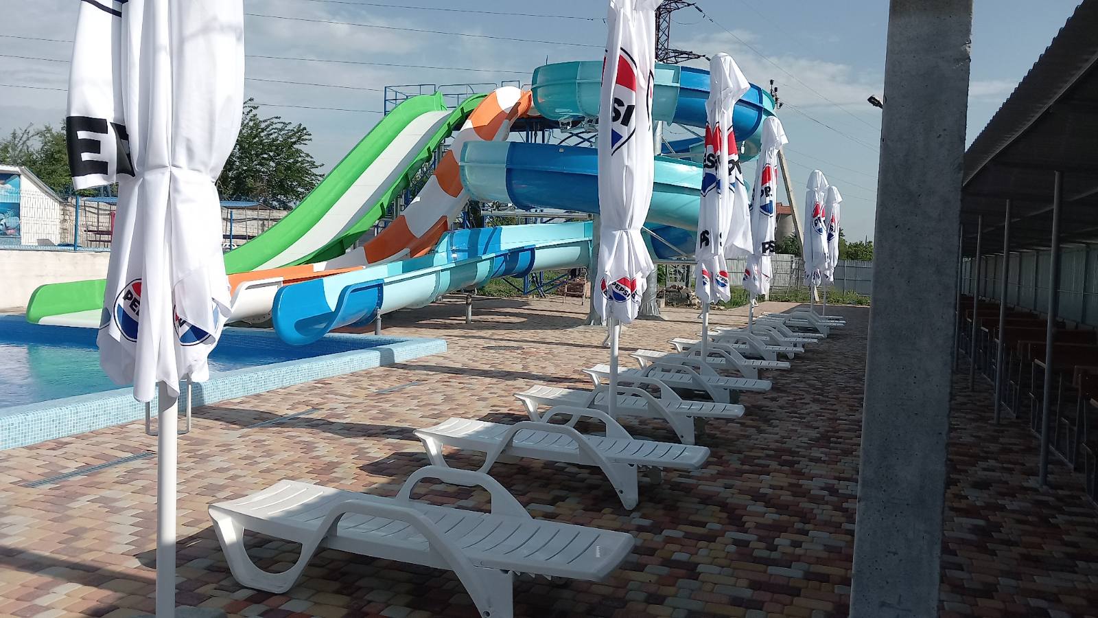 Летняя зона отдыха для всей семьи - Бассейн ОАЗИС