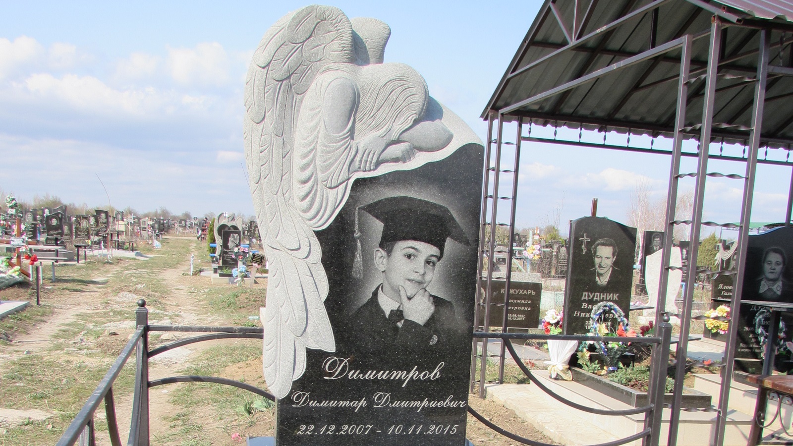 Мы сберегаем память о человеке - гранитные памятники на заказ с установкой ПМР