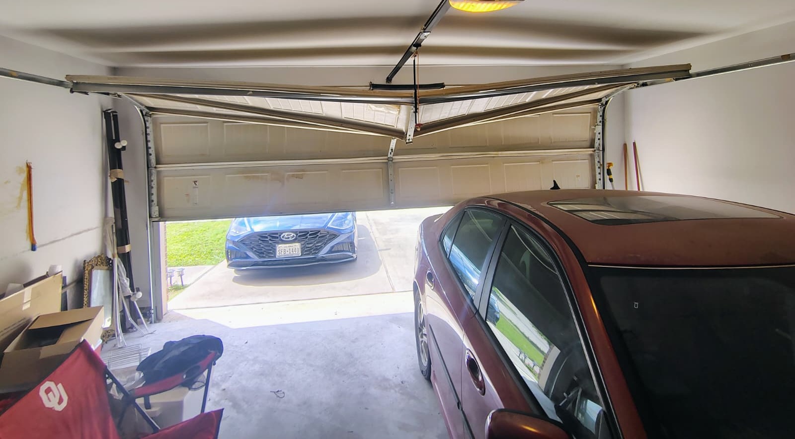 TEXAS, Houston - Garage door jammed