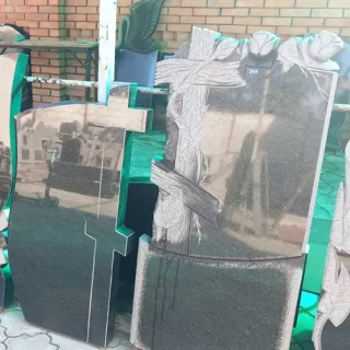 Изготавливаем и устанавливаем памятники на могилу по вашим эскизам в Приднестровье