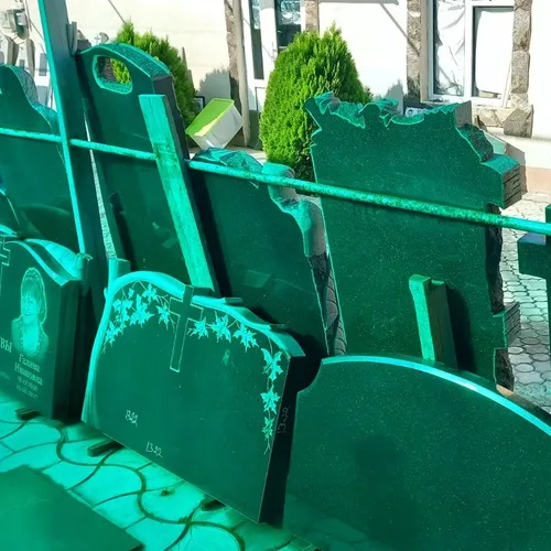 Заказать памятники из гранита — от изготовления до установки в ПМР