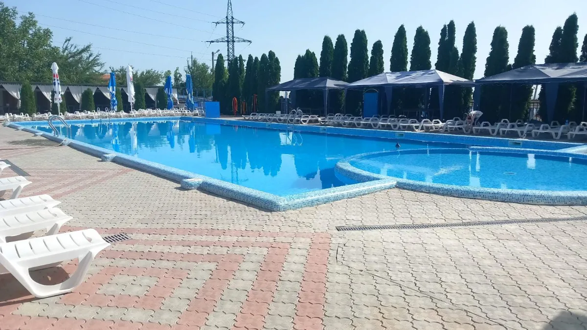 Релакс и солнце: OAZIS PARK Бассейн Бендеры – забудь о суете.