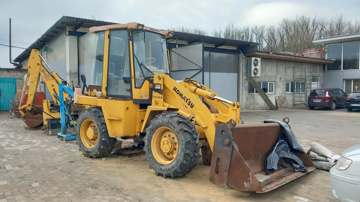 Экскаваторы-погрузчики Komatsu — Vastavit Молдова | Аренда и продажа