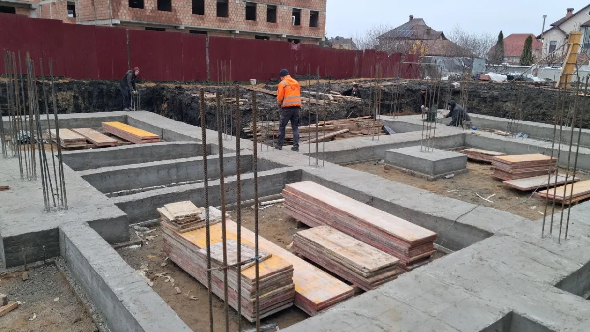 Companie de construcții angajează betoniști