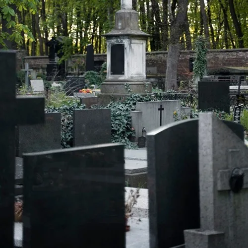 Гранитные памятники в Приднестровье: индивидуальный подход и установка Гранитные памятники в Приднестровье: индивидуальный подход и установка