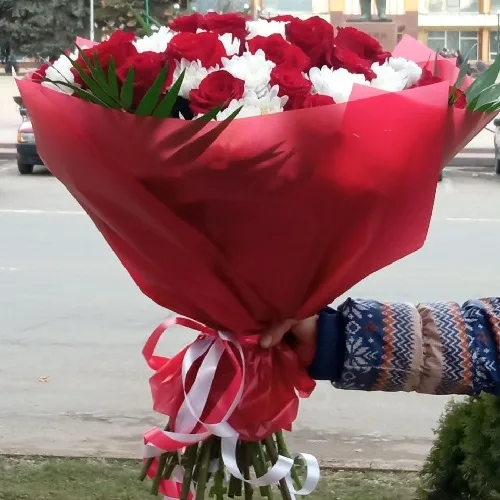 Свежий и красивый букет роз на свадьбу