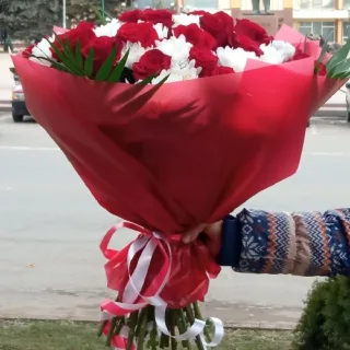 Свежий и красивый букет роз на свадьбу