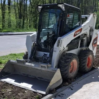 Închiriere Bobcat – miniîncărcător în Chișinău și Moldova