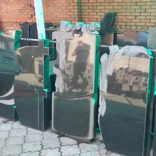 Памятники из гранита от 200 DOLAROV. Пенсионерам скидки! Рассрочка 0!