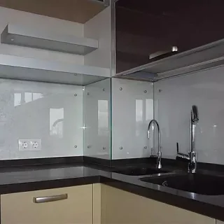 Фартуки Тирасполь. Прозрачные стеклянные панели. Установка.