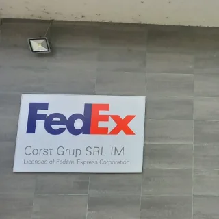 Fedex вывеска международной транспортной компании в Кишиневе