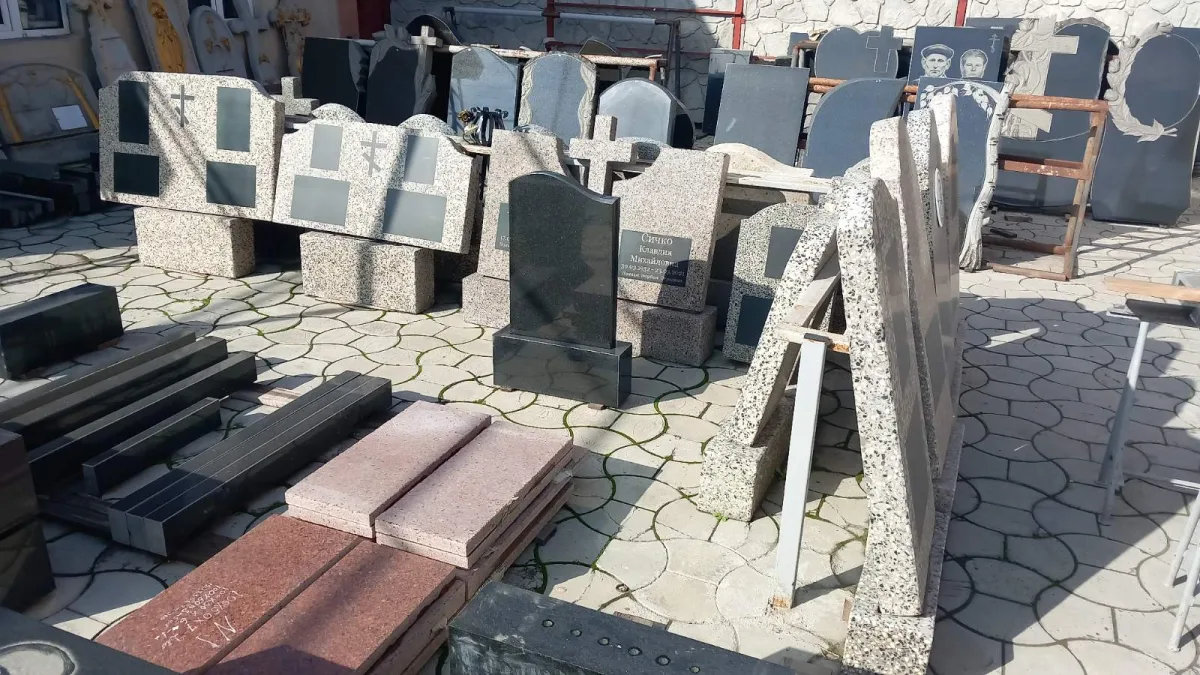 Памятники из гранитной крошки в Тирасполе: индивидуальные решения